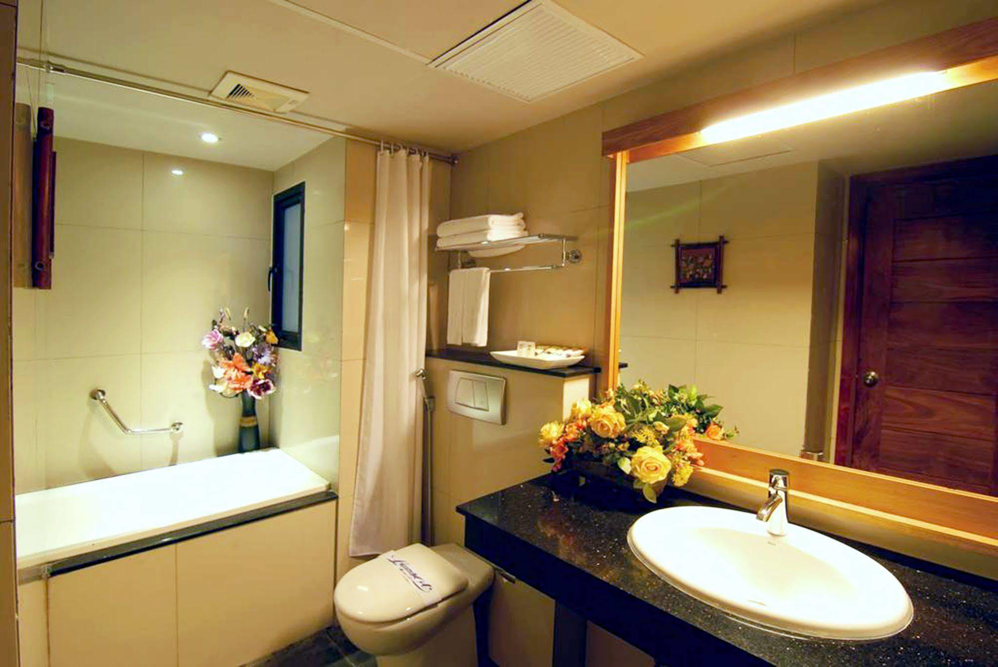 Hanoi Eternity Hotel Bagian luar foto