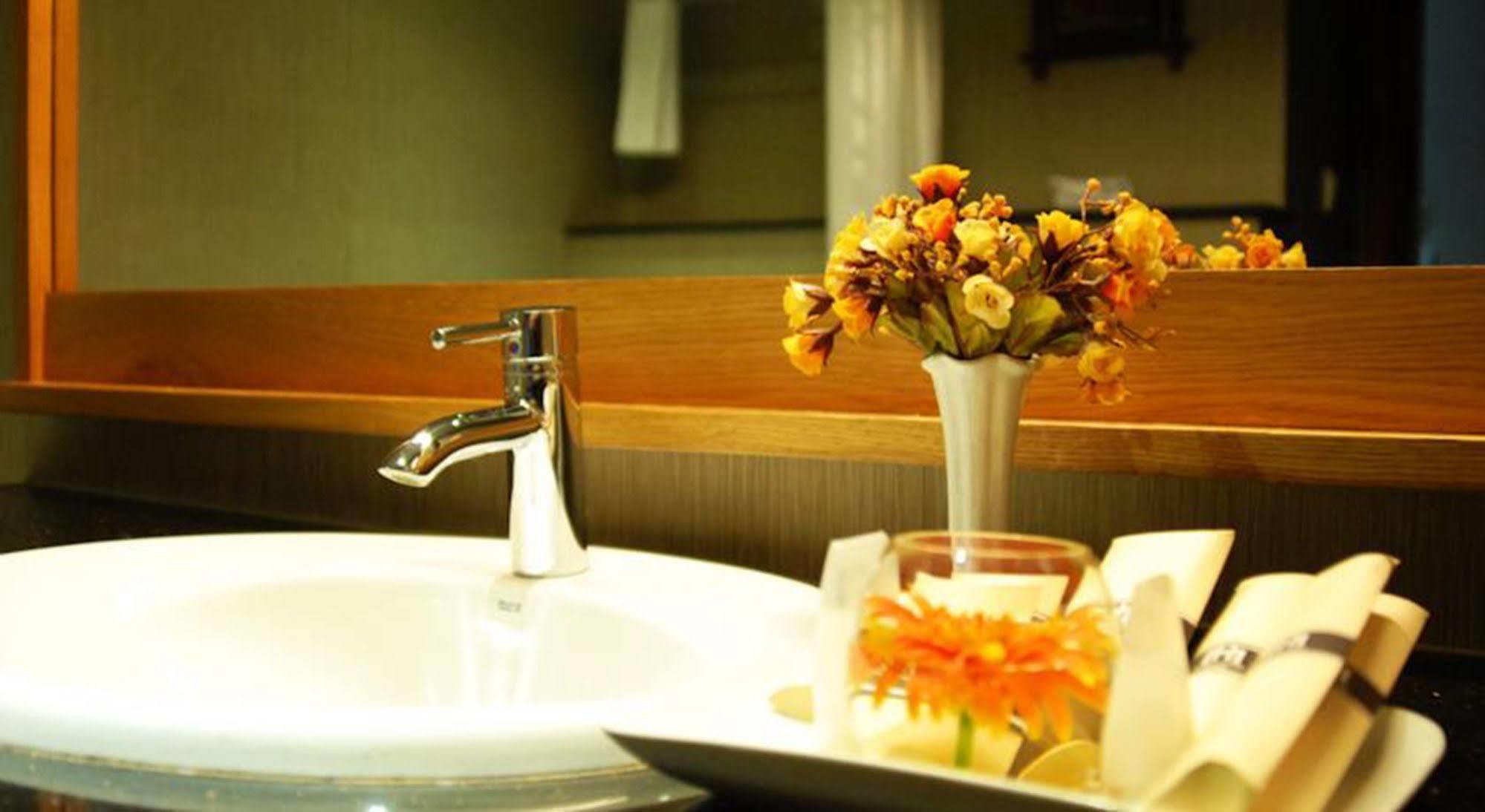 Hanoi Eternity Hotel Bagian luar foto