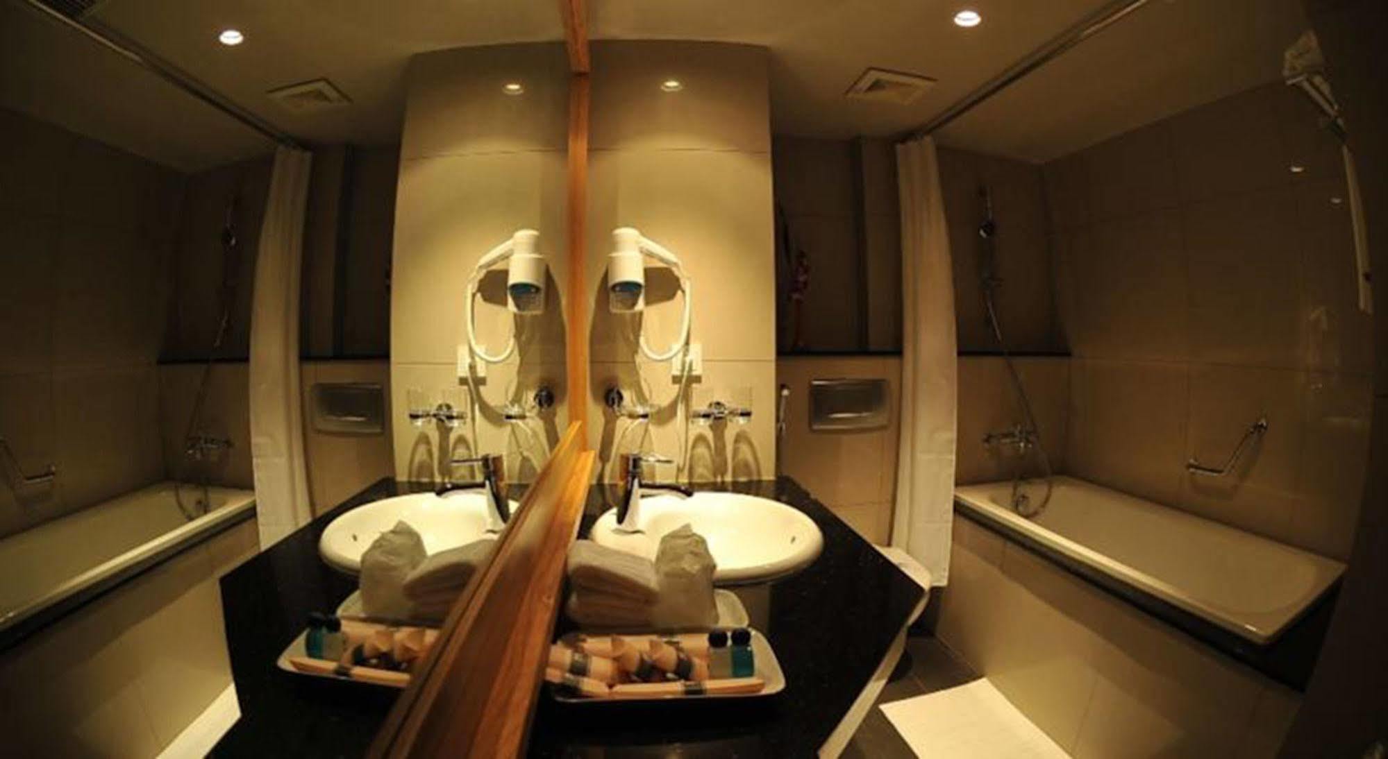 Hanoi Eternity Hotel Bagian luar foto