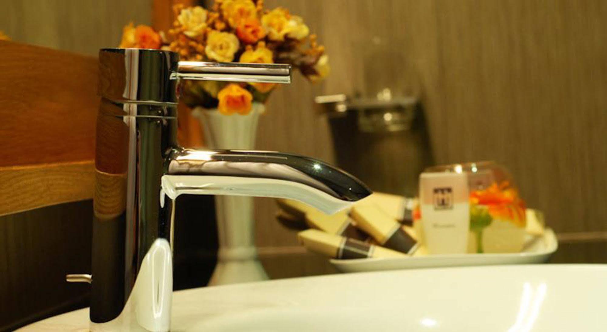 Hanoi Eternity Hotel Bagian luar foto